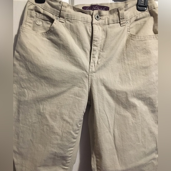 Woman’s Gloria Vanderbilt Jeans . - Picture 6 of 16